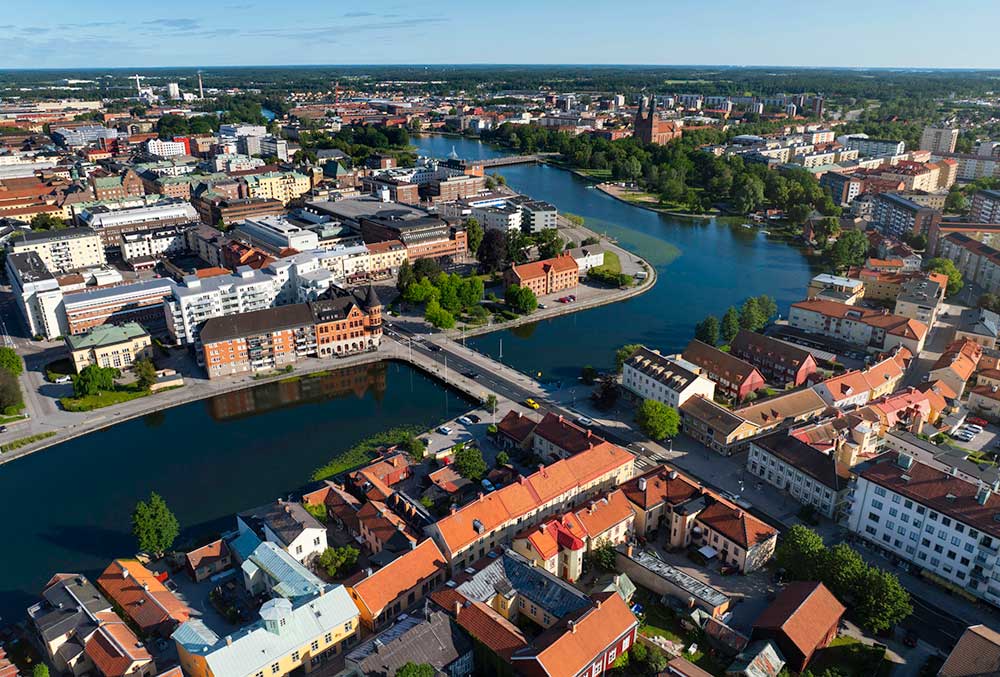 Flygvy över centrala Eskilstuna och Eskilstunaån